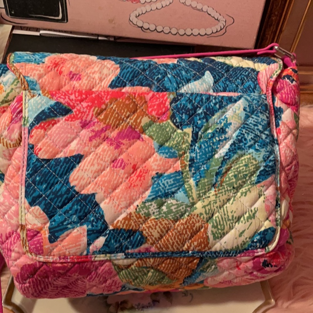 Vera Bradley pink floral crossbody bag⚠️FIRM⚠️ - Picture 4 of 11